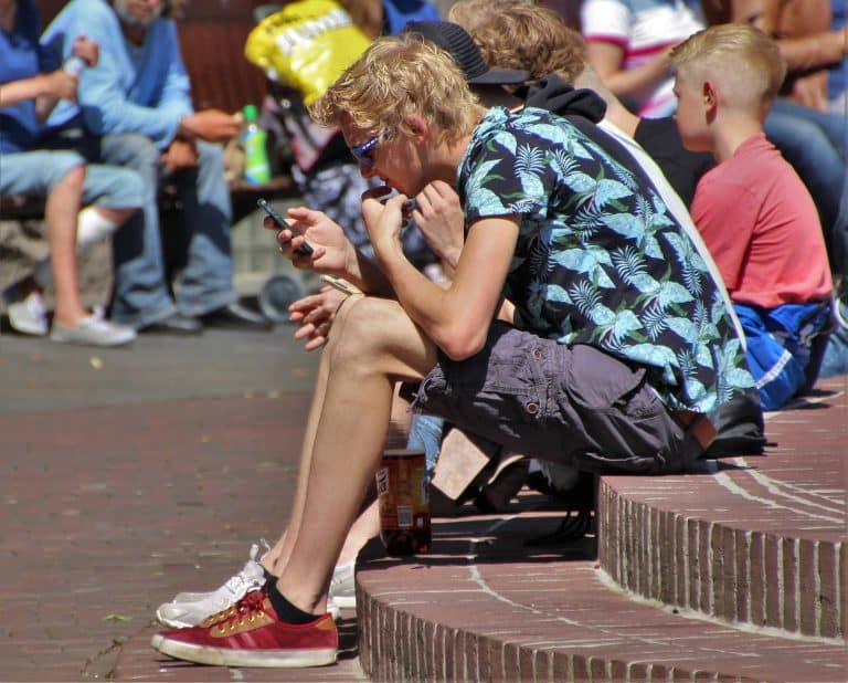 La technologie mobile pour passer le temps lors de son voyage