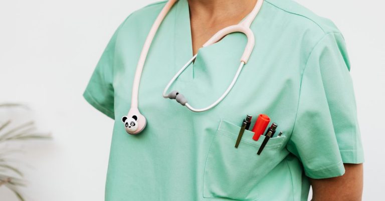 Jouez les investigateurs au Sacré Coeur dans Scrubs le jeu !